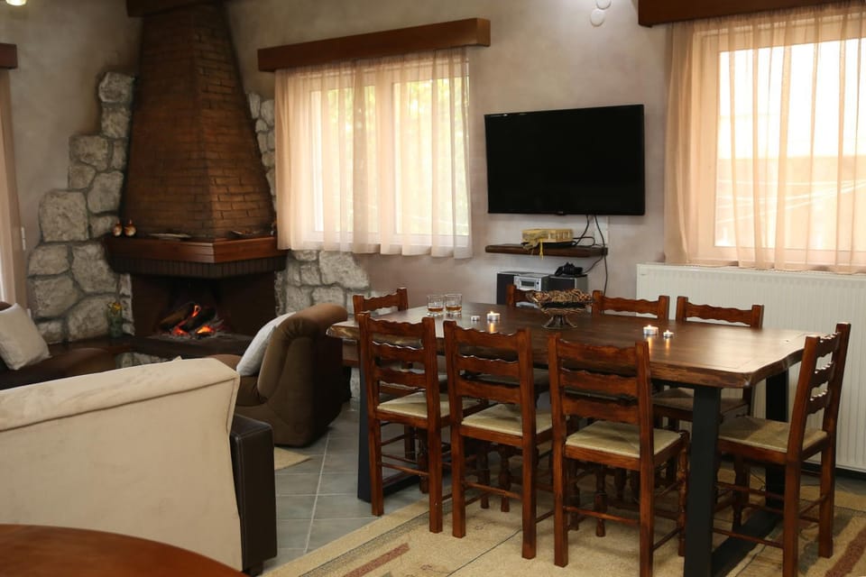Communal lounge/ TV room, Living room, Seating area, Dining area