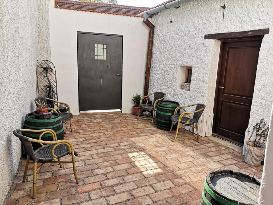 Facade/entrance, Seating area