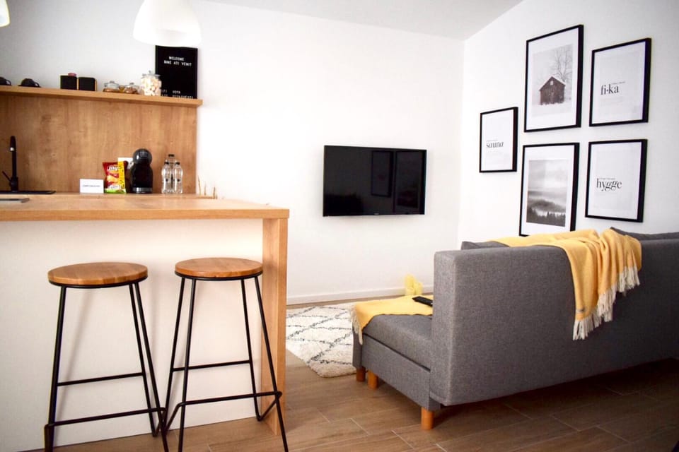 TV and multimedia, Kitchen or kitchenette, Living room, Seating area, Dining area