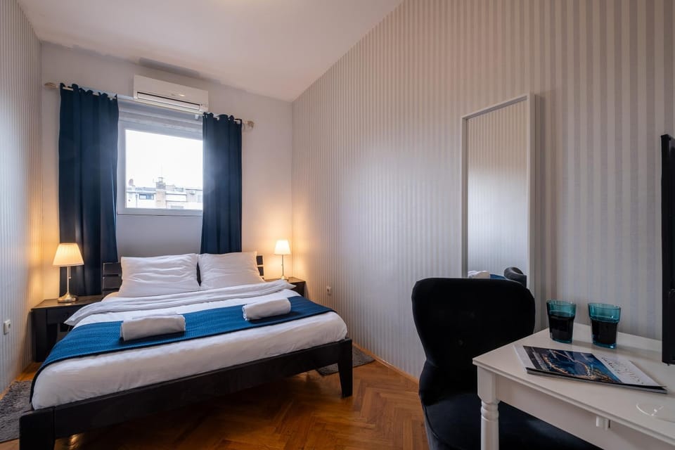 Bed, Photo of the whole room, Bedroom, air conditioner