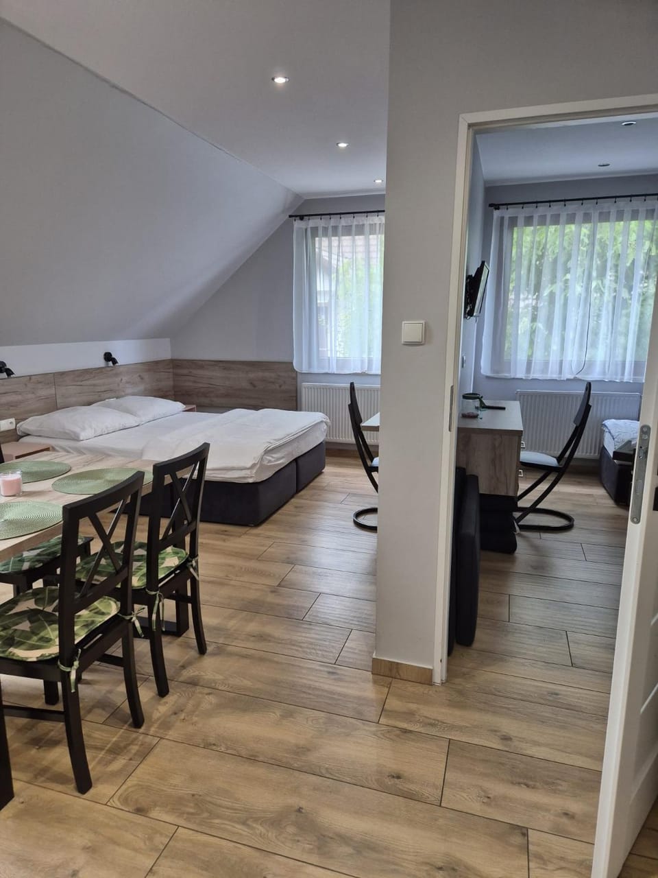 Bed, Living room, Photo of the whole room, Seating area, Dining area, Bedroom