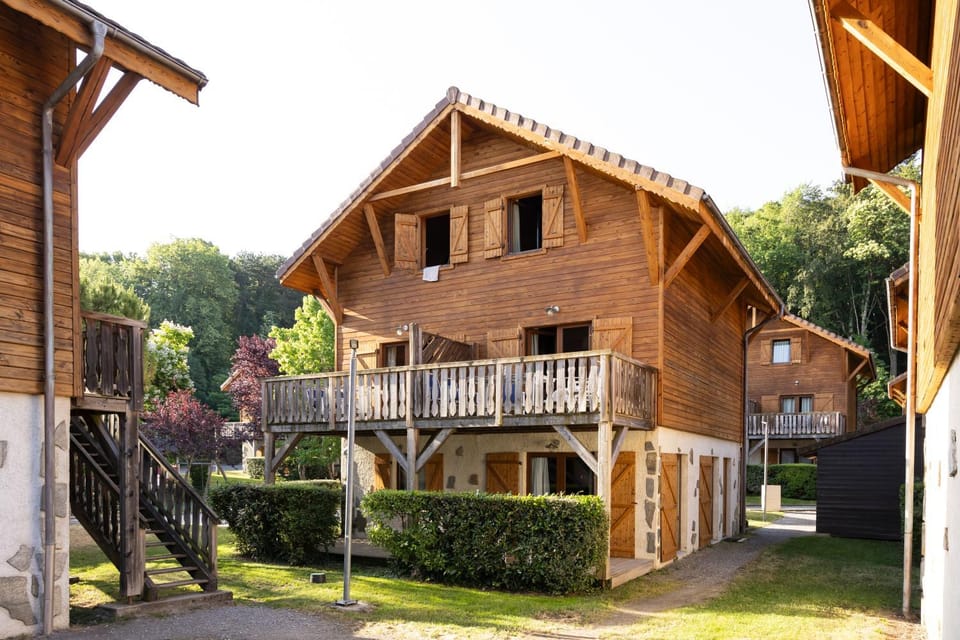 Résidence Odalys Les Chalets d'Evian Campground/ 
RV Resort in Évian-les-Bains