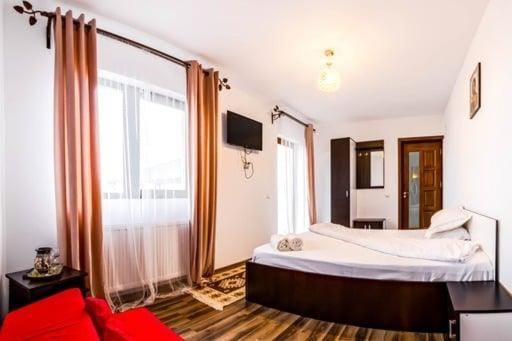 Communal lounge/ TV room, Bed, Photo of the whole room, Bedroom