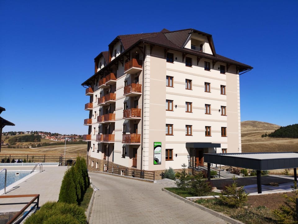 Property building, Nearby landmark, Neighbourhood