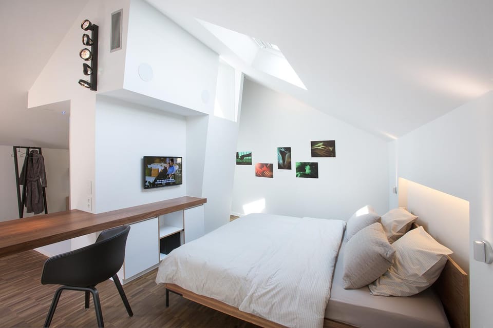Bed, Photo of the whole room, Bedroom