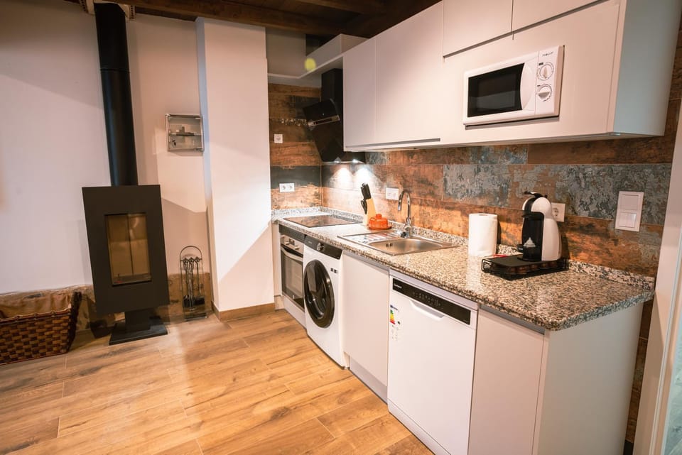 Kitchen or kitchenette, dishwasher, toaster, dryer