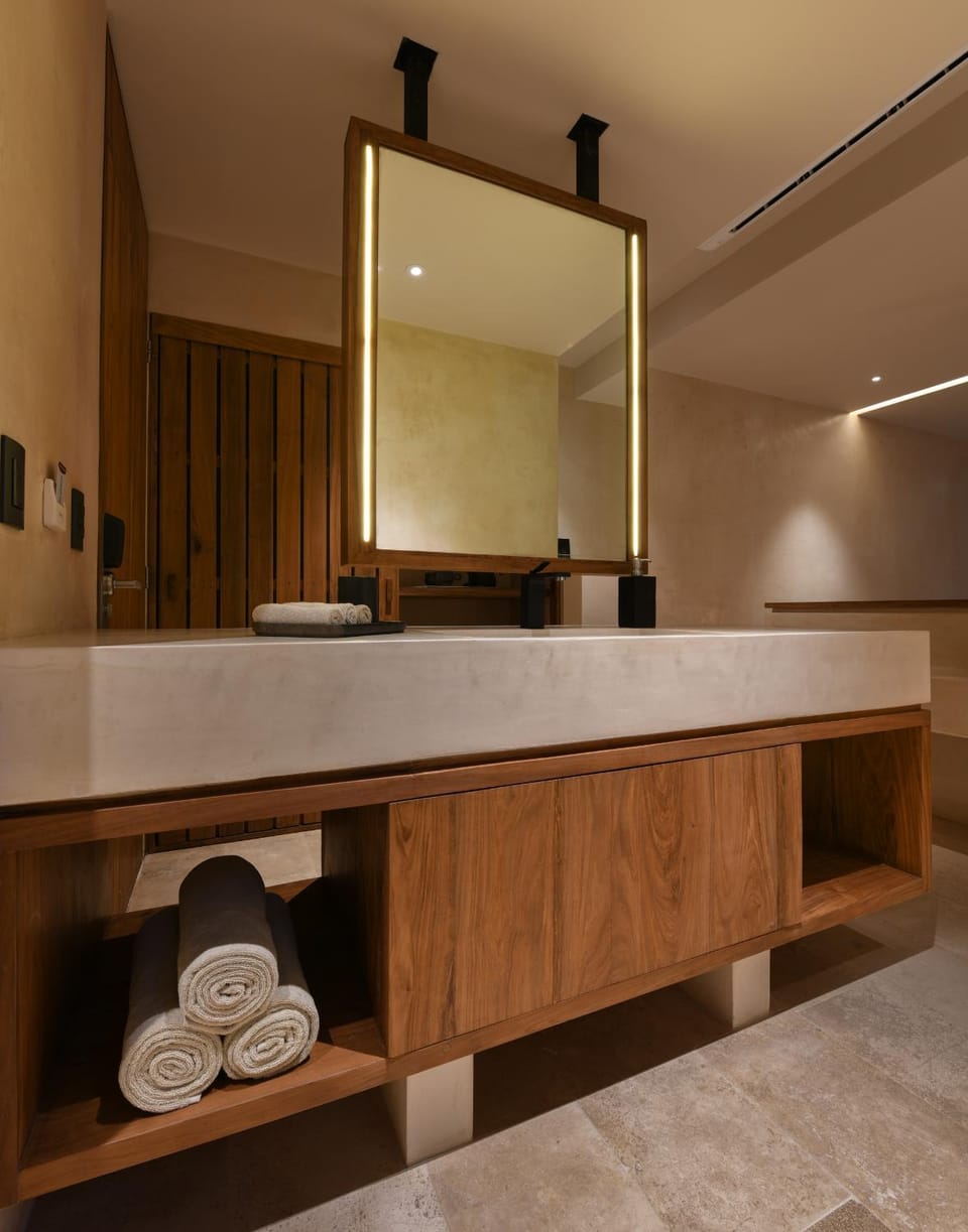 Toilet, Bathroom, towels