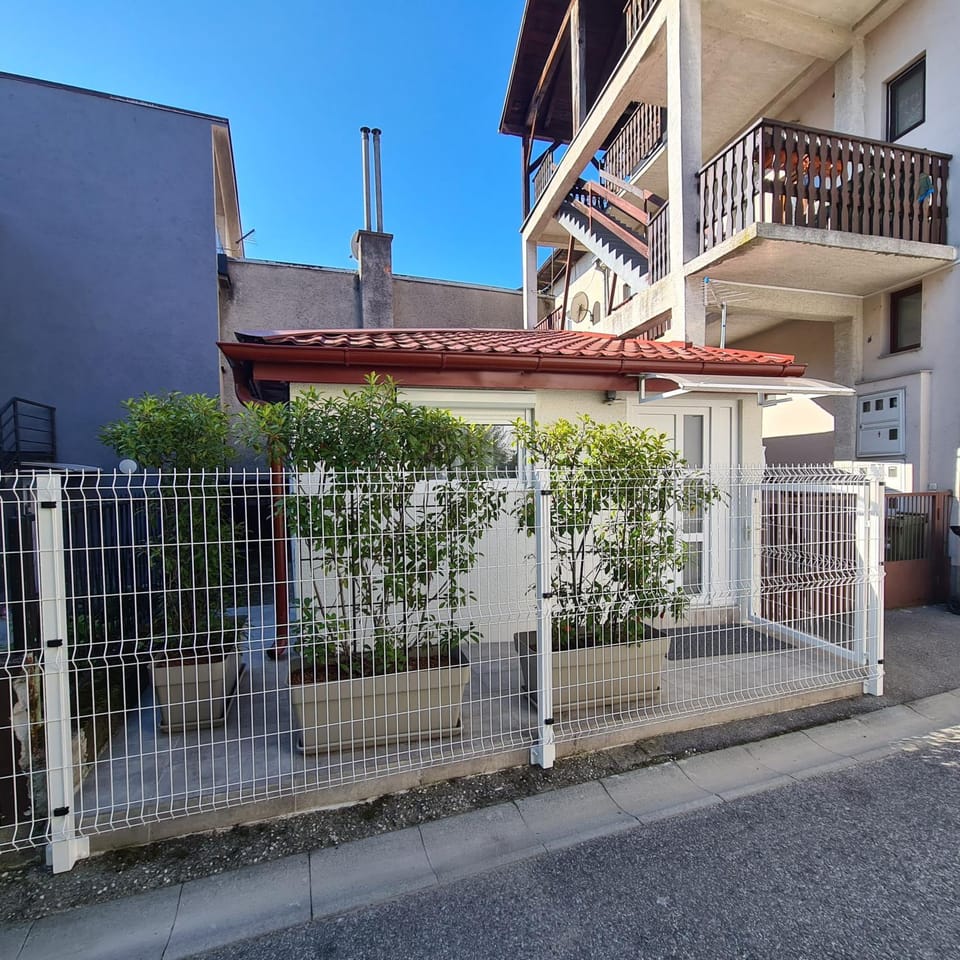 Property building, Facade/entrance