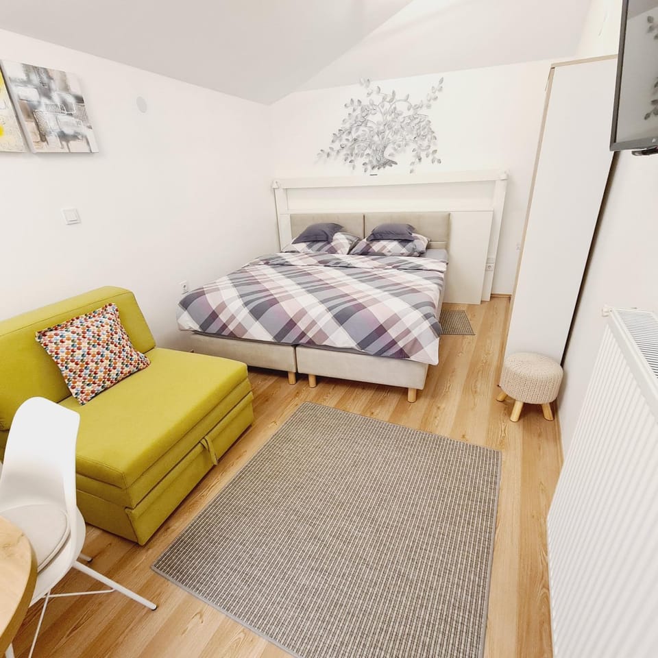 Bed, Photo of the whole room