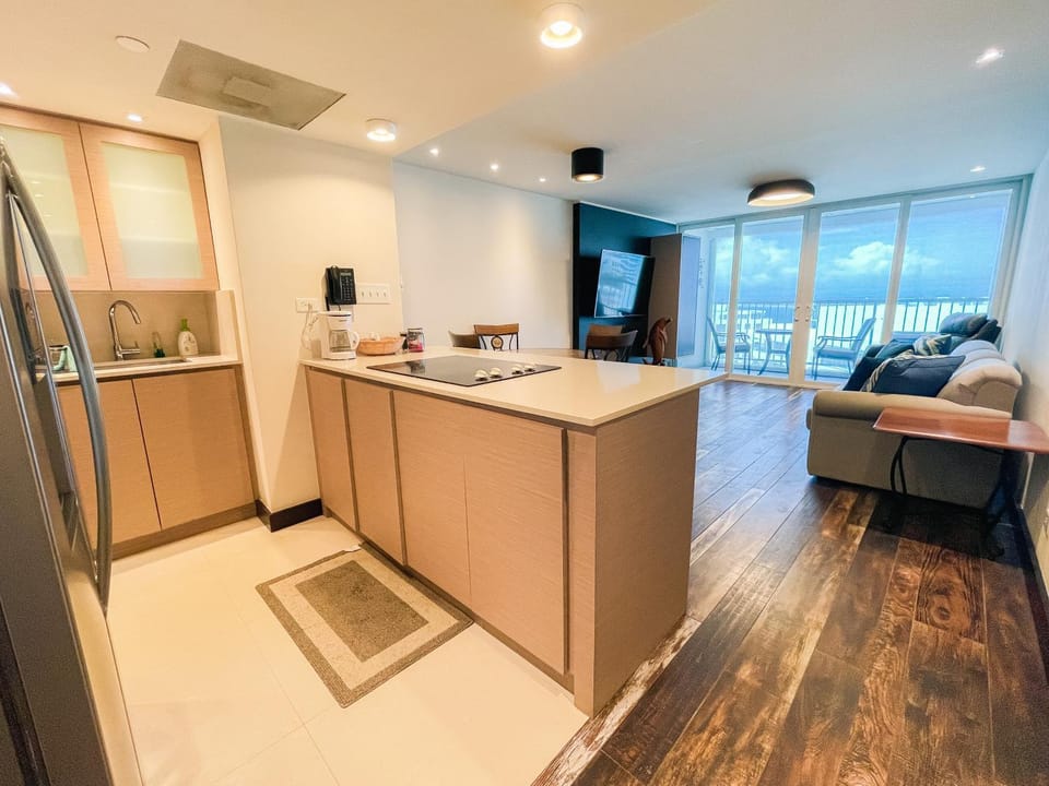 Kitchen or kitchenette, Living room