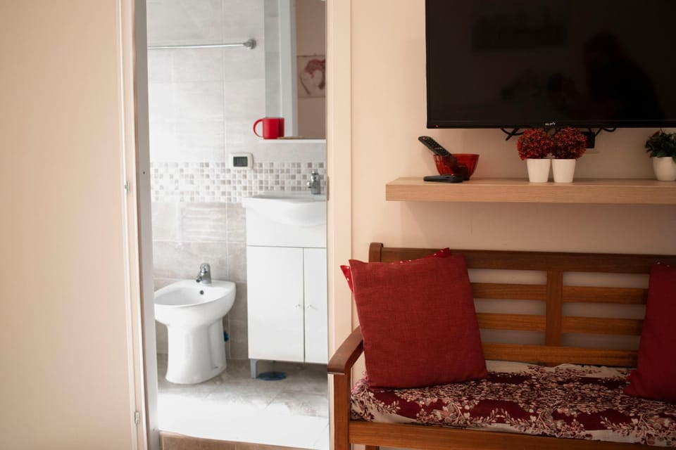 Toilet, Bathroom, Seating area