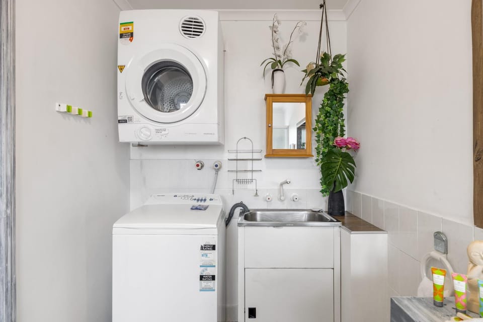 Bathroom, laundry, washing machine, dryer