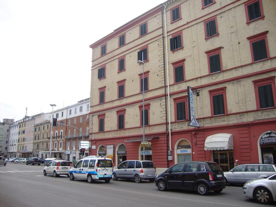 Facade/entrance