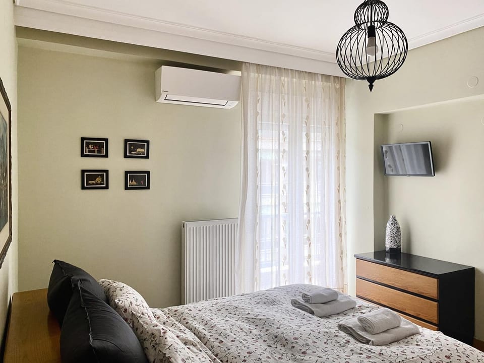 Bed, TV and multimedia, Balcony/Terrace, Bedroom, air conditioner
