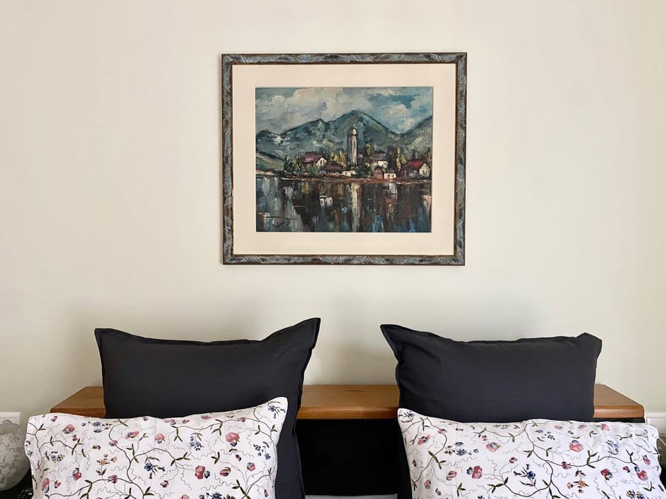 Bed, TV and multimedia, Bedroom, wardrobe, air conditioner