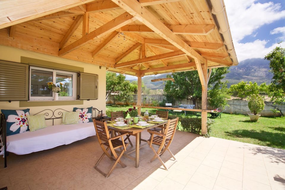 Patio, Dining area