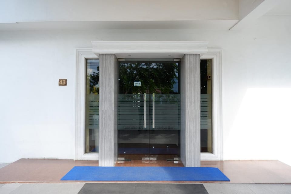 Facade/entrance