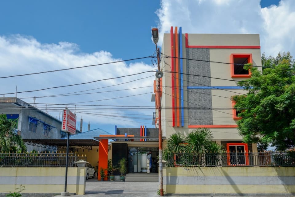 Facade/entrance