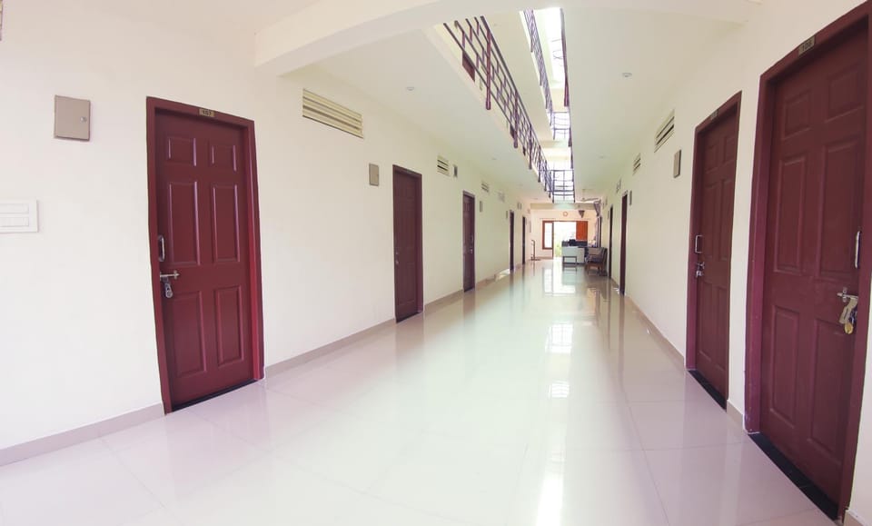 Property building, Facade/entrance, Lobby or reception, Floor plan