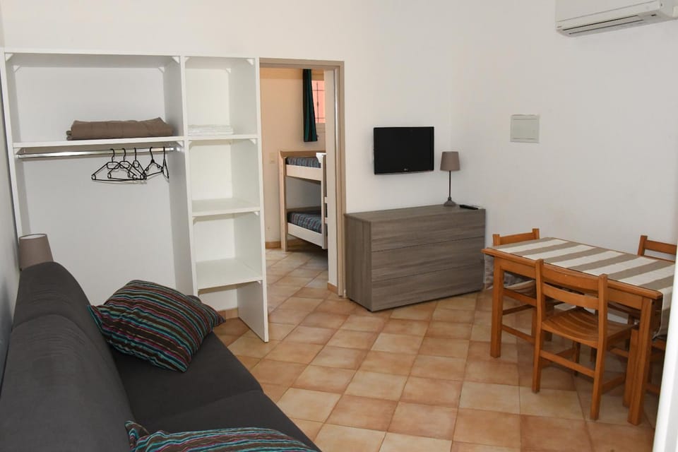 Living room, Dining area, Bedroom
