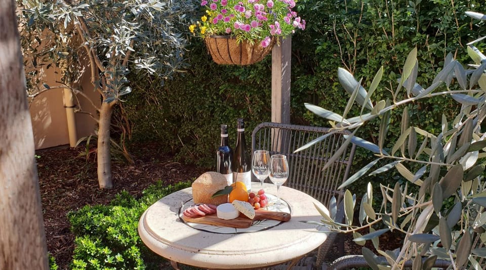 Spring, Food close-up, Garden, Food and drinks, Seating area, On site, Food, Alcoholic drinks