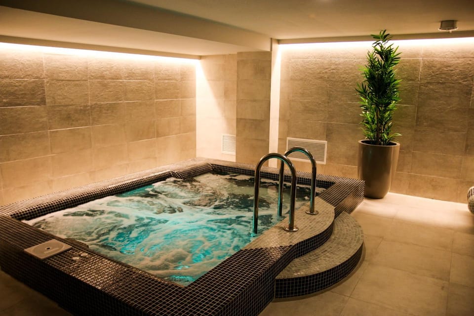 Hot Tub, Hot Tub, Spa and wellness centre/facilities, Pool view, Swimming pool, Swimming pool