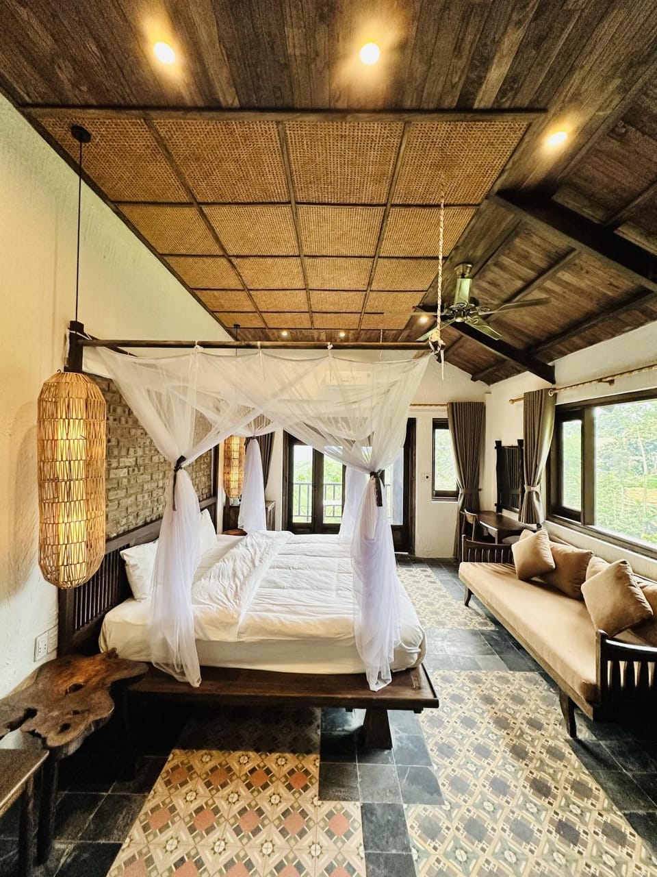 Bed, Living room, Photo of the whole room, Seating area, Bedroom