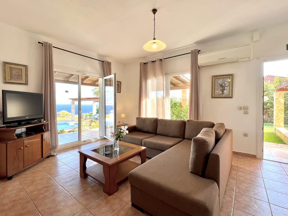 Communal lounge/ TV room, Living room