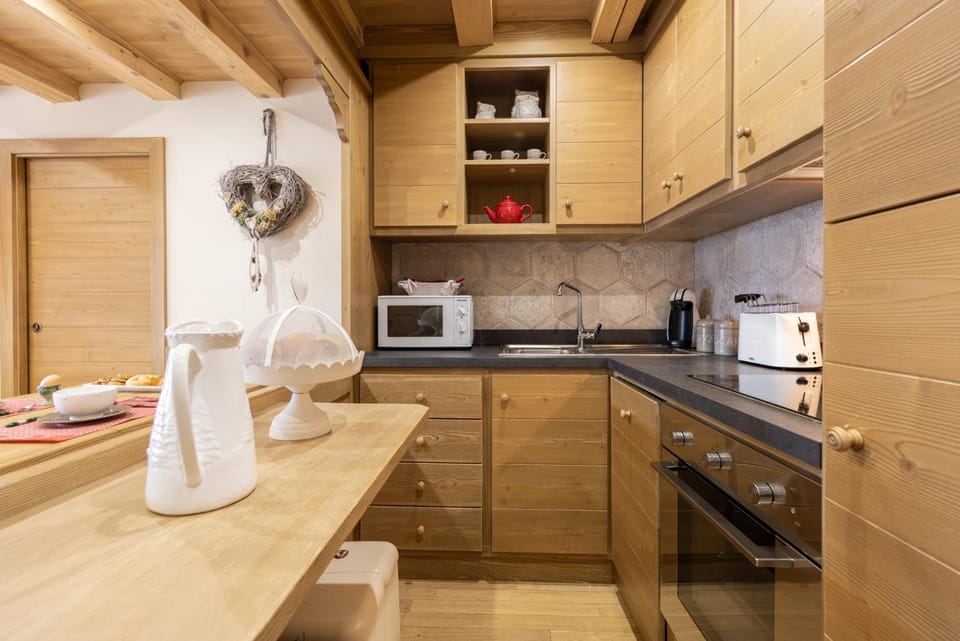 Kitchen or kitchenette