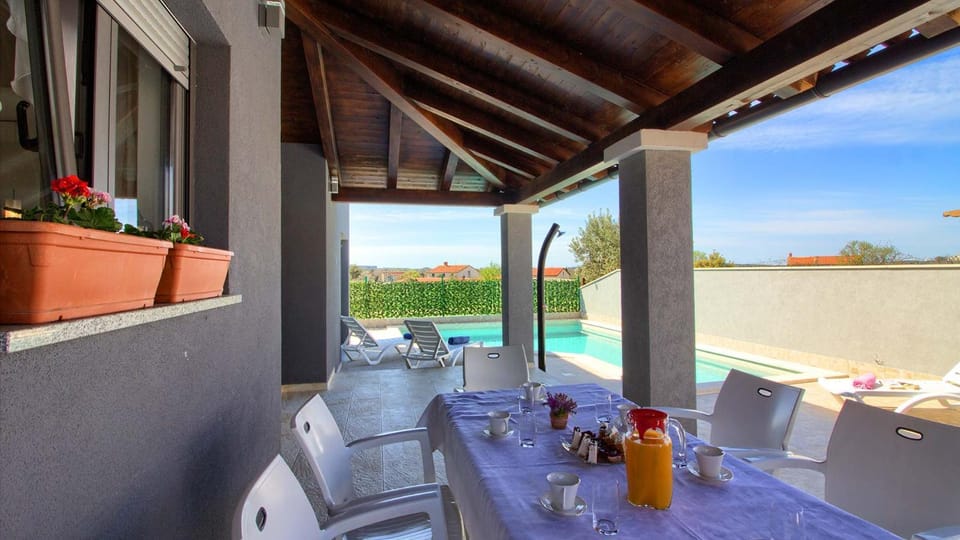Charming Villa Verde with private pool in Pula, extra POOL HEATING by WiiBuk Villa in Pula