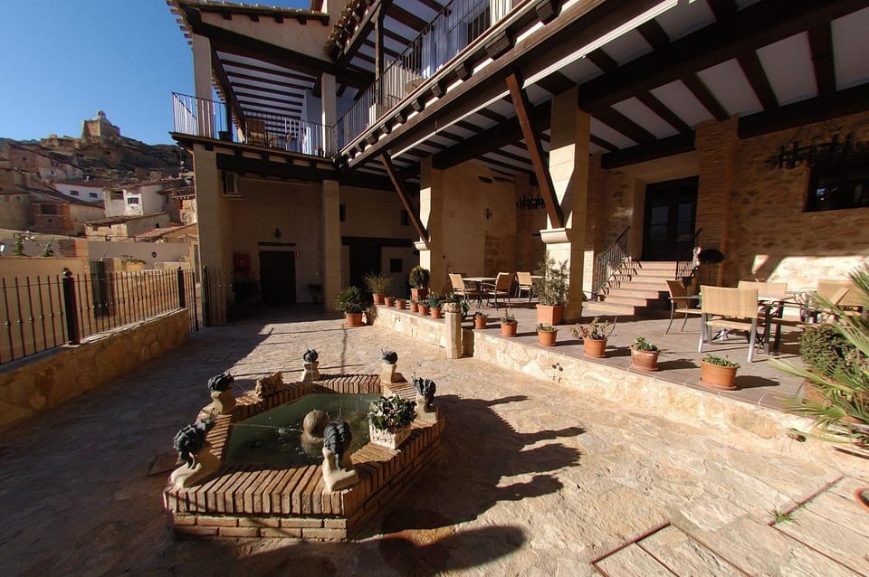 Property building, Patio, Balcony/Terrace