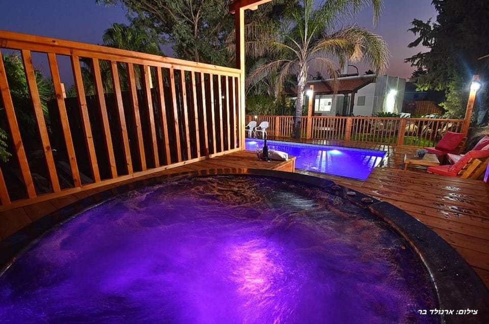 Hot Tub, Swimming pool
