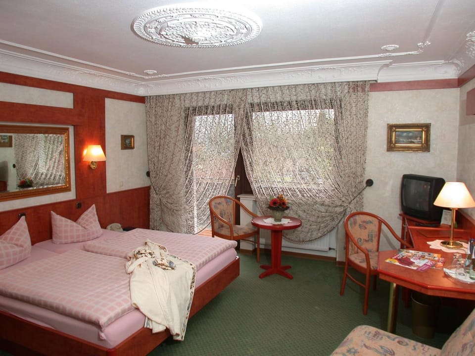 Bed, TV and multimedia, Photo of the whole room, Seating area