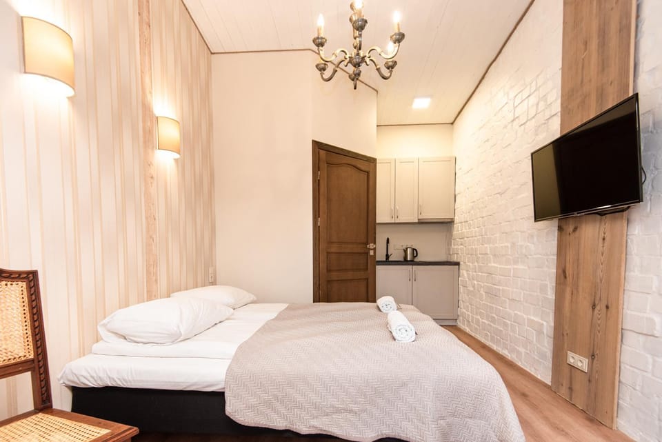 Bed, Kitchen or kitchenette, Bedroom