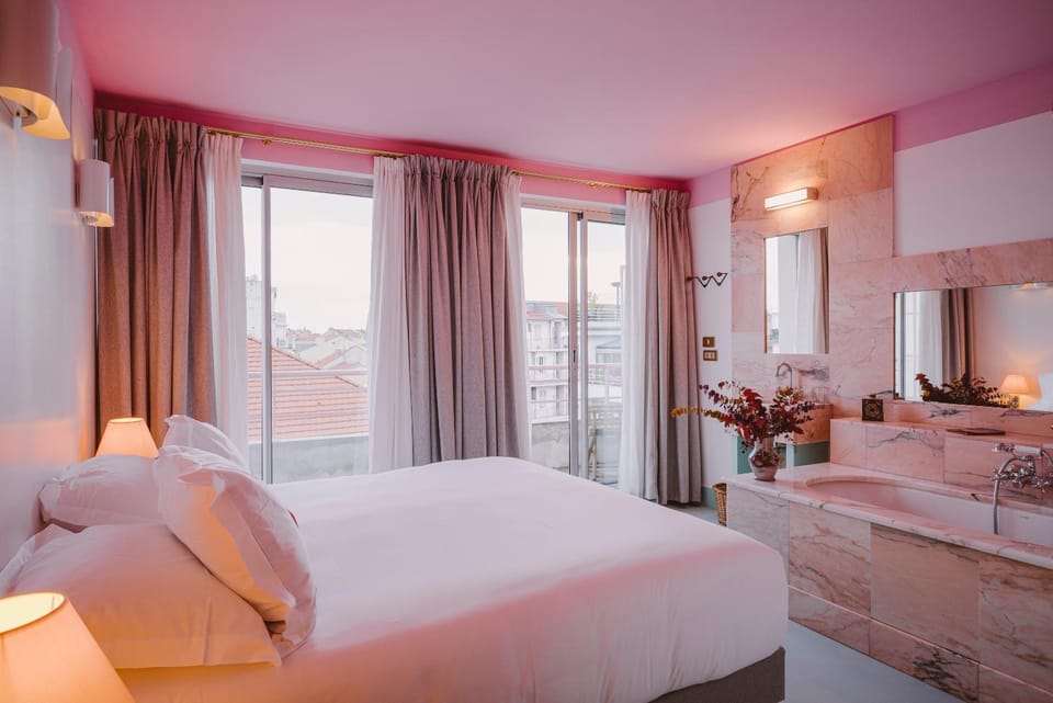 Bed, Photo of the whole room, Bedroom, City view