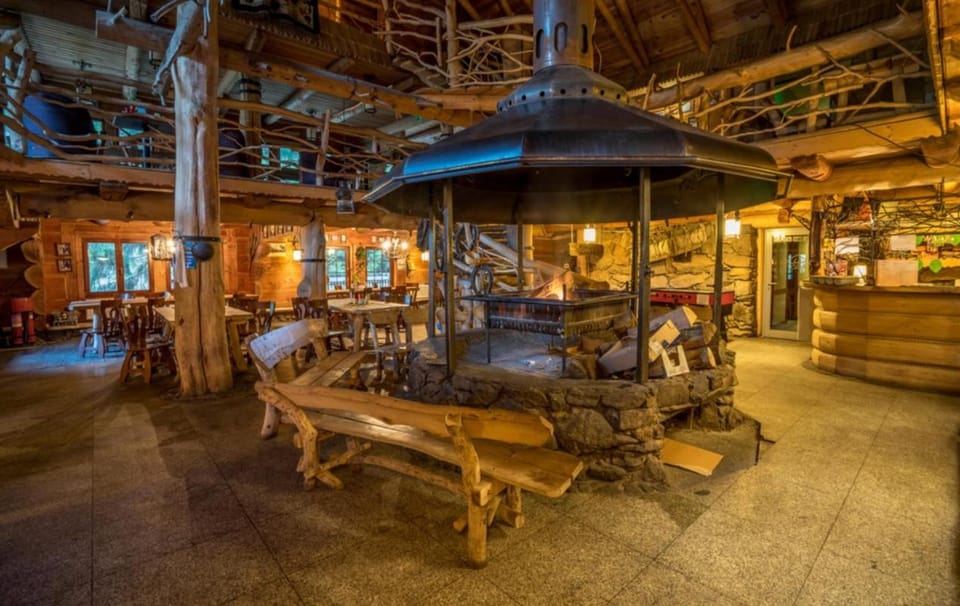 Restaurant/places to eat, Lounge or bar