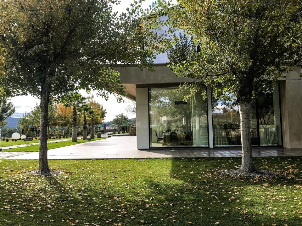 Property building, Facade/entrance, Day, Garden, Garden view
