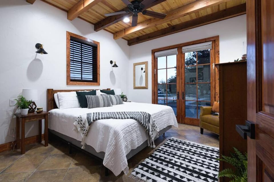 Little Dutch Cabin #3 - 12 min to Magnolia-Baylor Cabin in Rio Grande