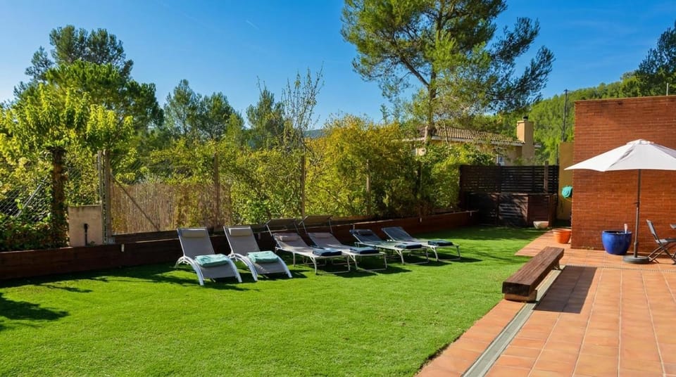 Villa Sitges Maria Sunny Oriented SW AC Confortable High Quality 5 star guest coments Villa in Garraf