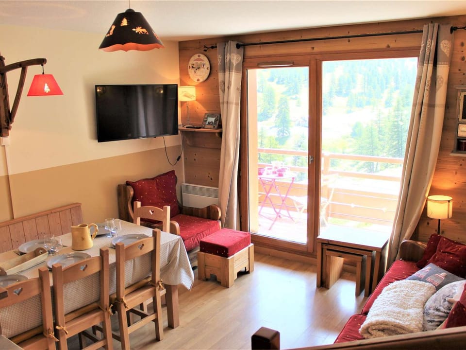 Duplex 3 pièces avec piscine, 6 couchages, à 50m des pistes - Quartier Fontbonne, Vars - FR-1-330B-117 Apartment in Piedmont