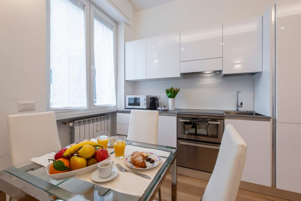 Kitchen or kitchenette, Food and drinks, Dining area