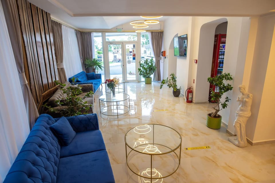 TV and multimedia, Lobby or reception, Seating area