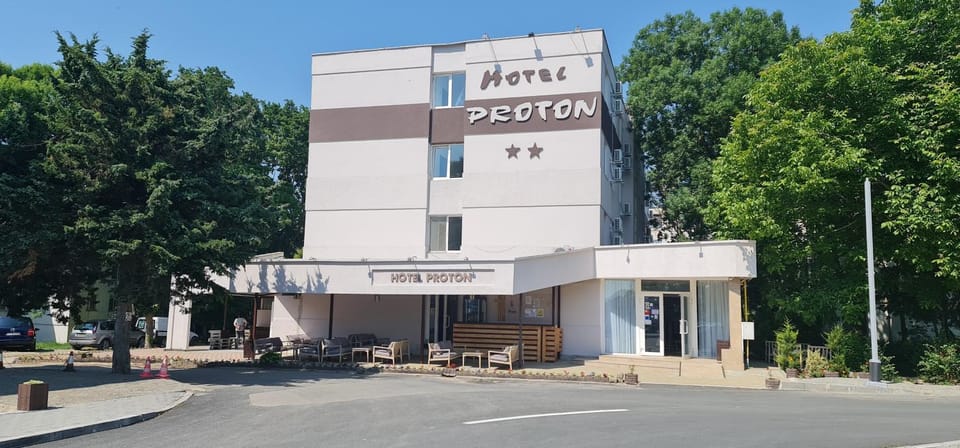 Property building, Facade/entrance, Day, Street view