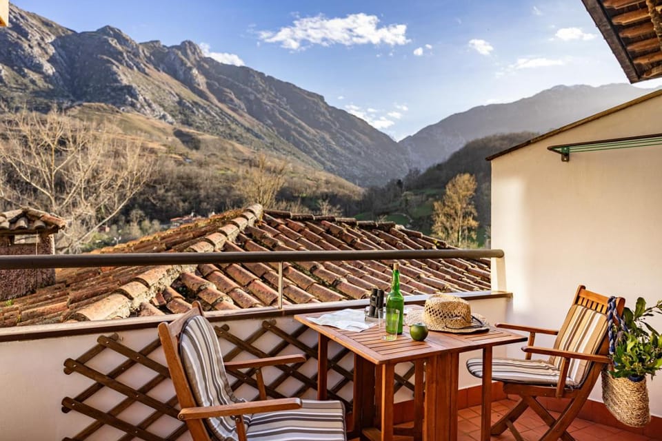 Balcony/Terrace, Mountain view