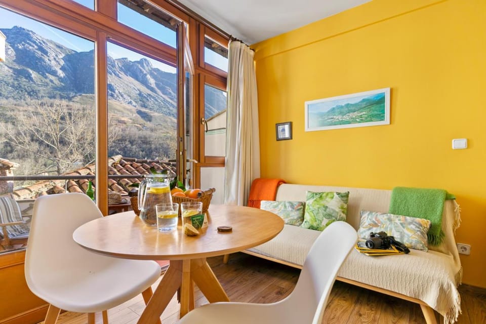 Living room, Mountain view