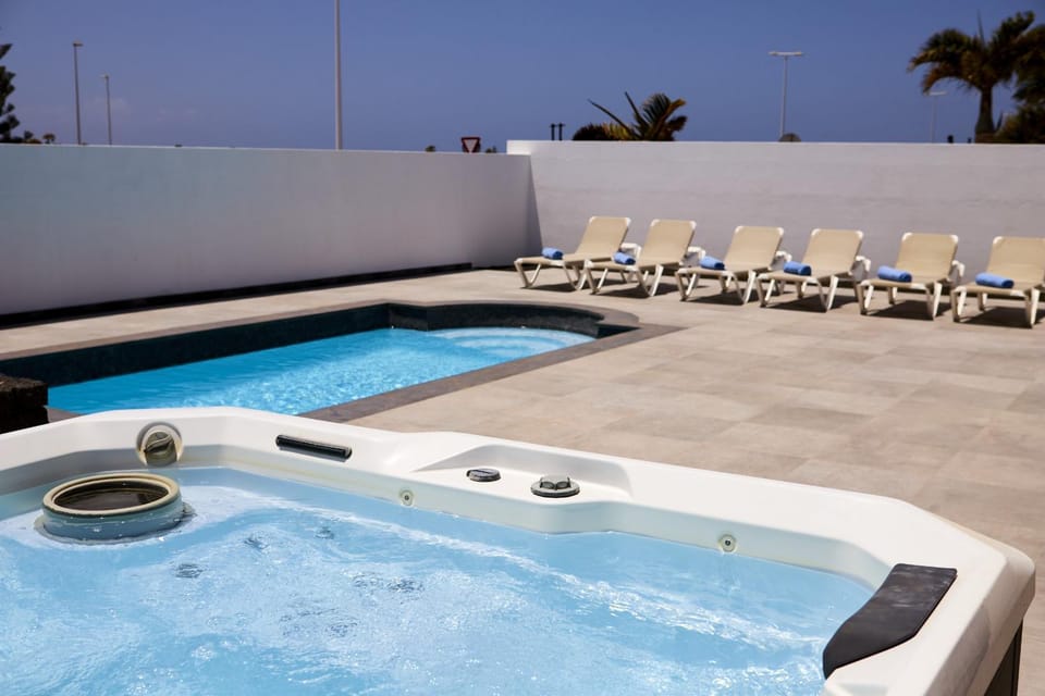 Swimming pool, Swimming pool