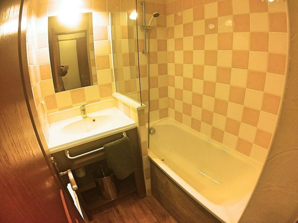 Charmant 2 Pièces avec Piscine, Parking et Animaux admis à Vars Les Claux - FR-1-330B-3 Apartment in Provence-Alpes-Côte d'Azur