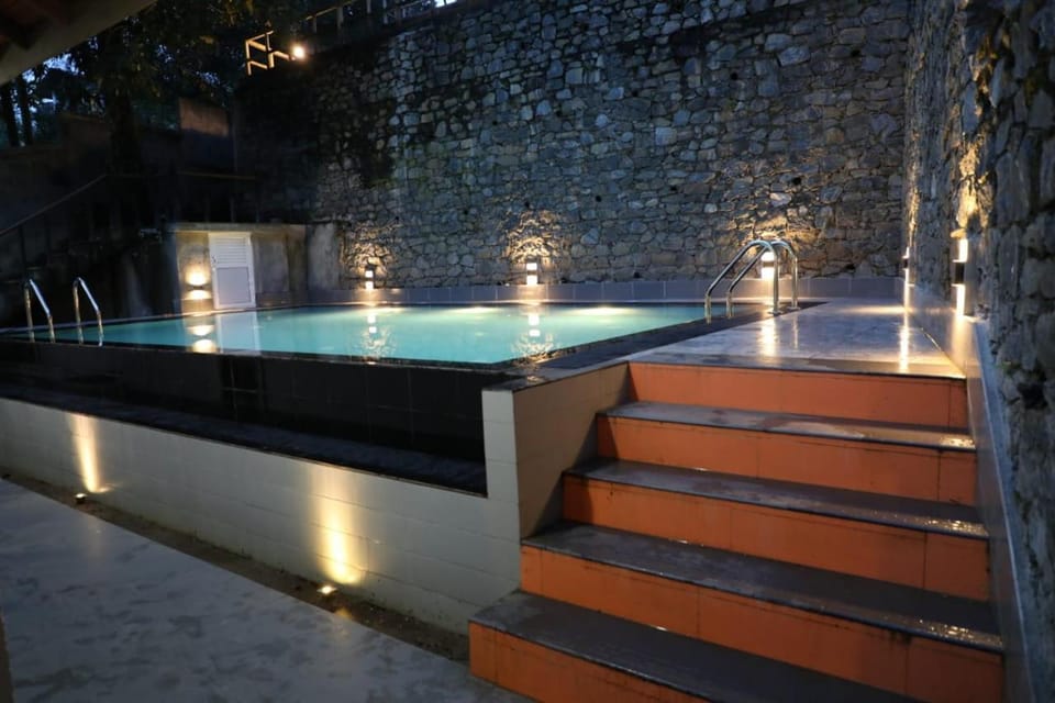 Swimming pool, Swimming pool