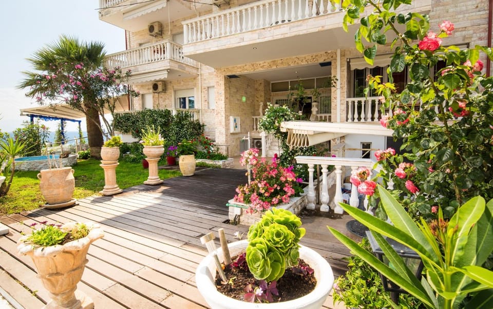 Property building, Restaurant/places to eat, Facade/entrance, Day, Natural landscape, Garden, View (from property/room), Balcony/Terrace, Garden view, Sea view