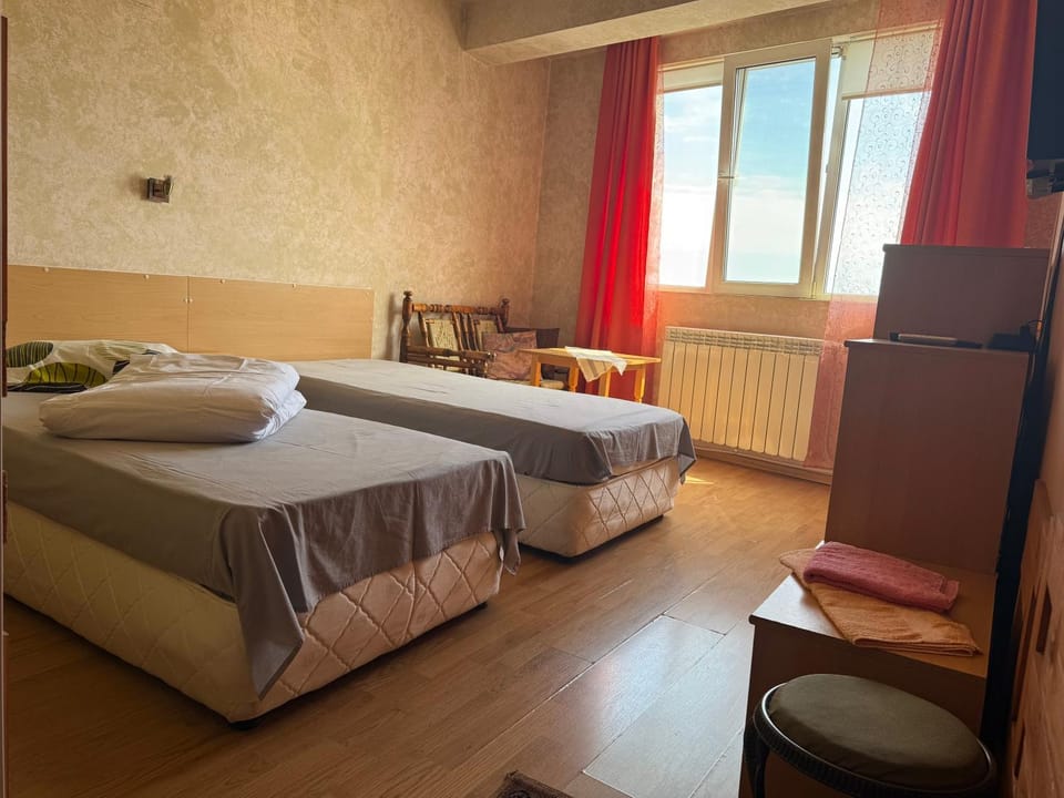 Bed, TV and multimedia, Bedroom, Facility for disabled guests, internet